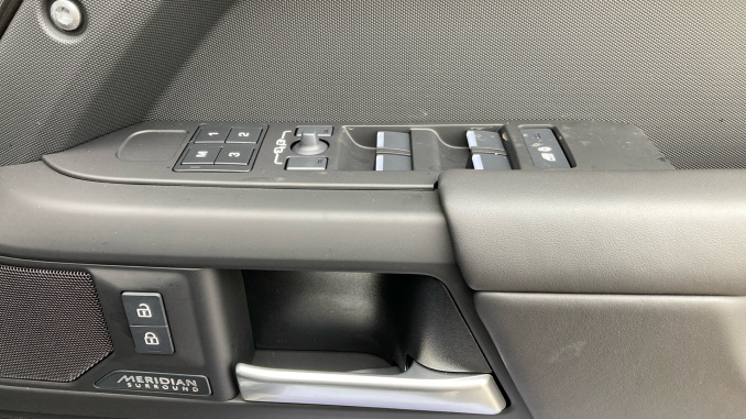 Land Rover Defender 3.0 D350 X-Dynamic HSE 130 5dr Auto Diesel Estate - Image 22